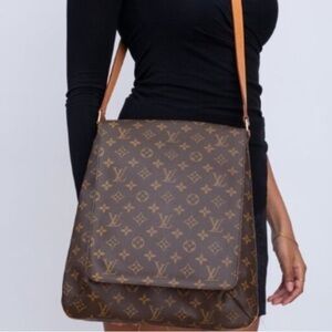 LOUIS VUITTON Vintage EUC Classic Flower Monogram Messenger Crossbody Bag